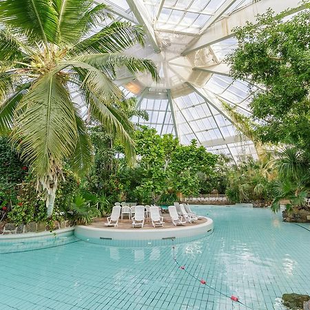 Отель Center Parcs Les Bois Francs Вернёй-сюр-Авр Экстерьер фото