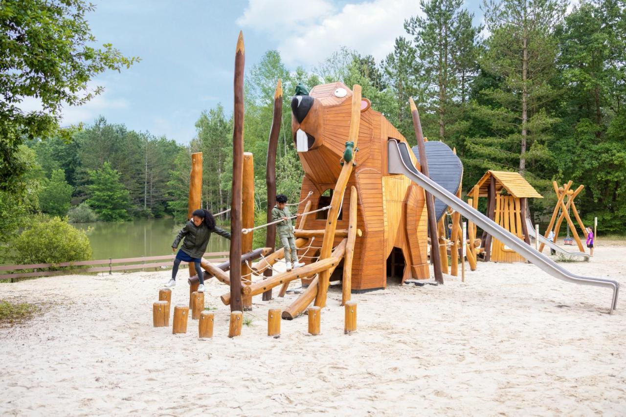 Отель Center Parcs Les Bois Francs Вернёй-сюр-Авр Экстерьер фото