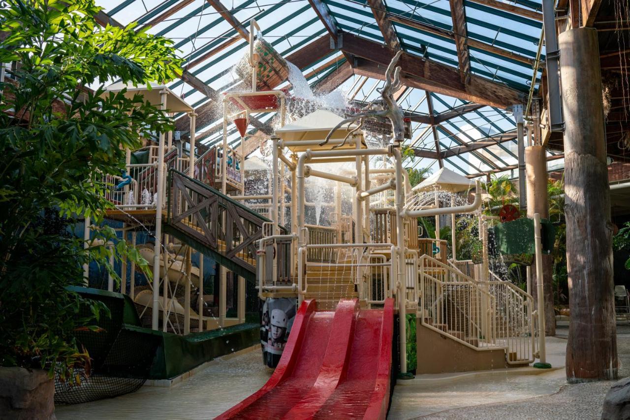 Отель Center Parcs Les Bois Francs Вернёй-сюр-Авр Экстерьер фото