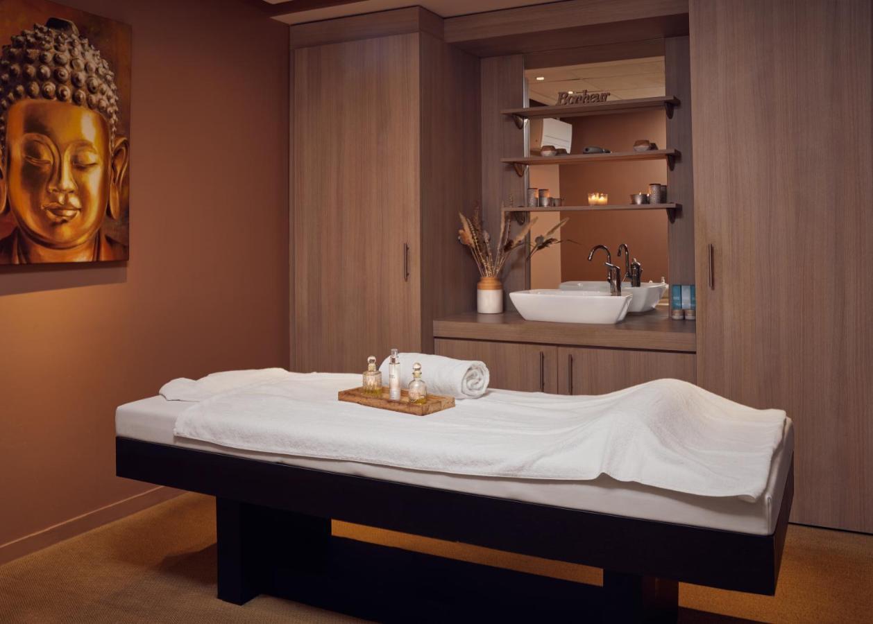Отель Center Parcs Les Bois Francs Вернёй-сюр-Авр Экстерьер фото