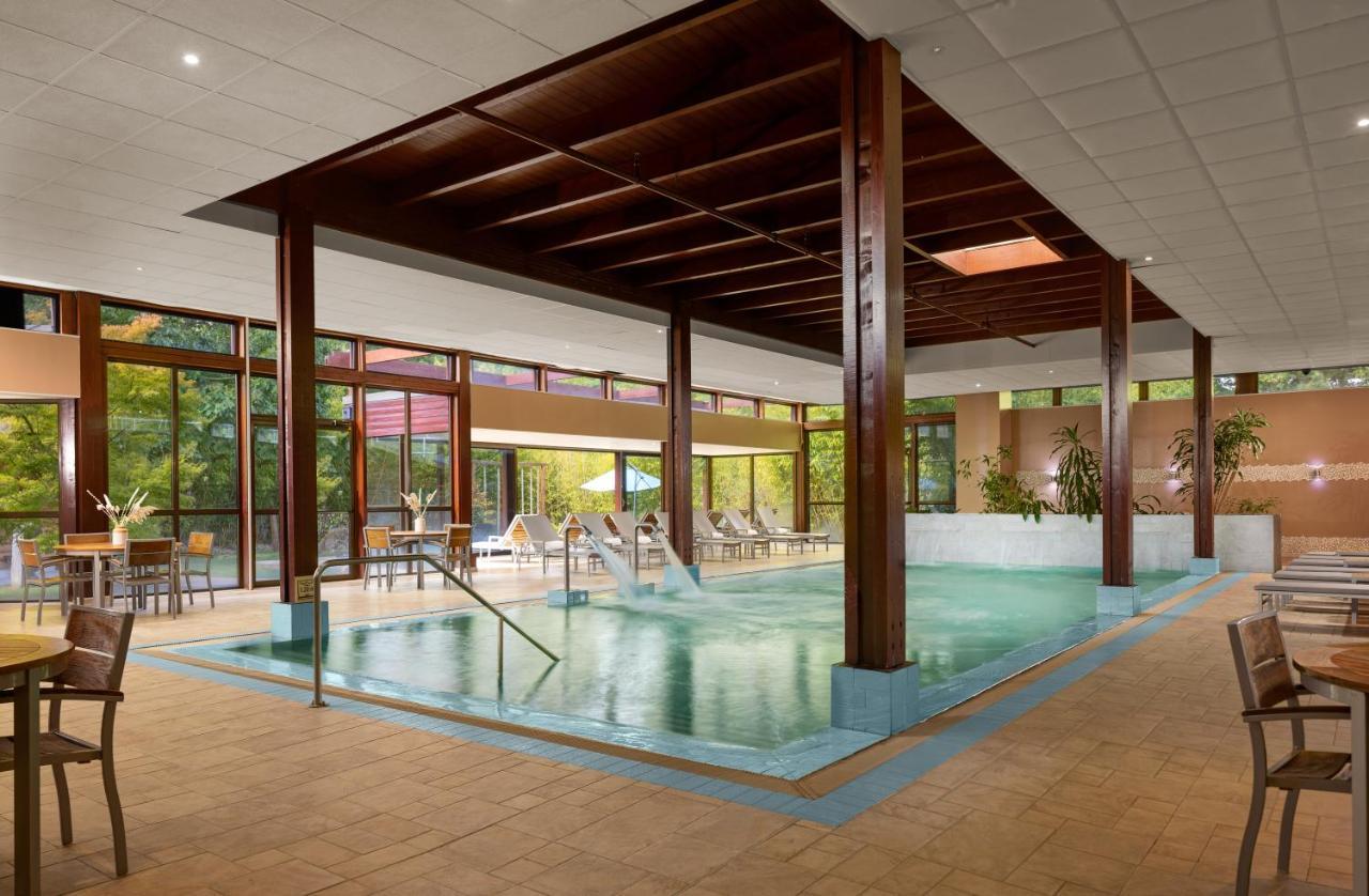 Отель Center Parcs Les Bois Francs Вернёй-сюр-Авр Экстерьер фото