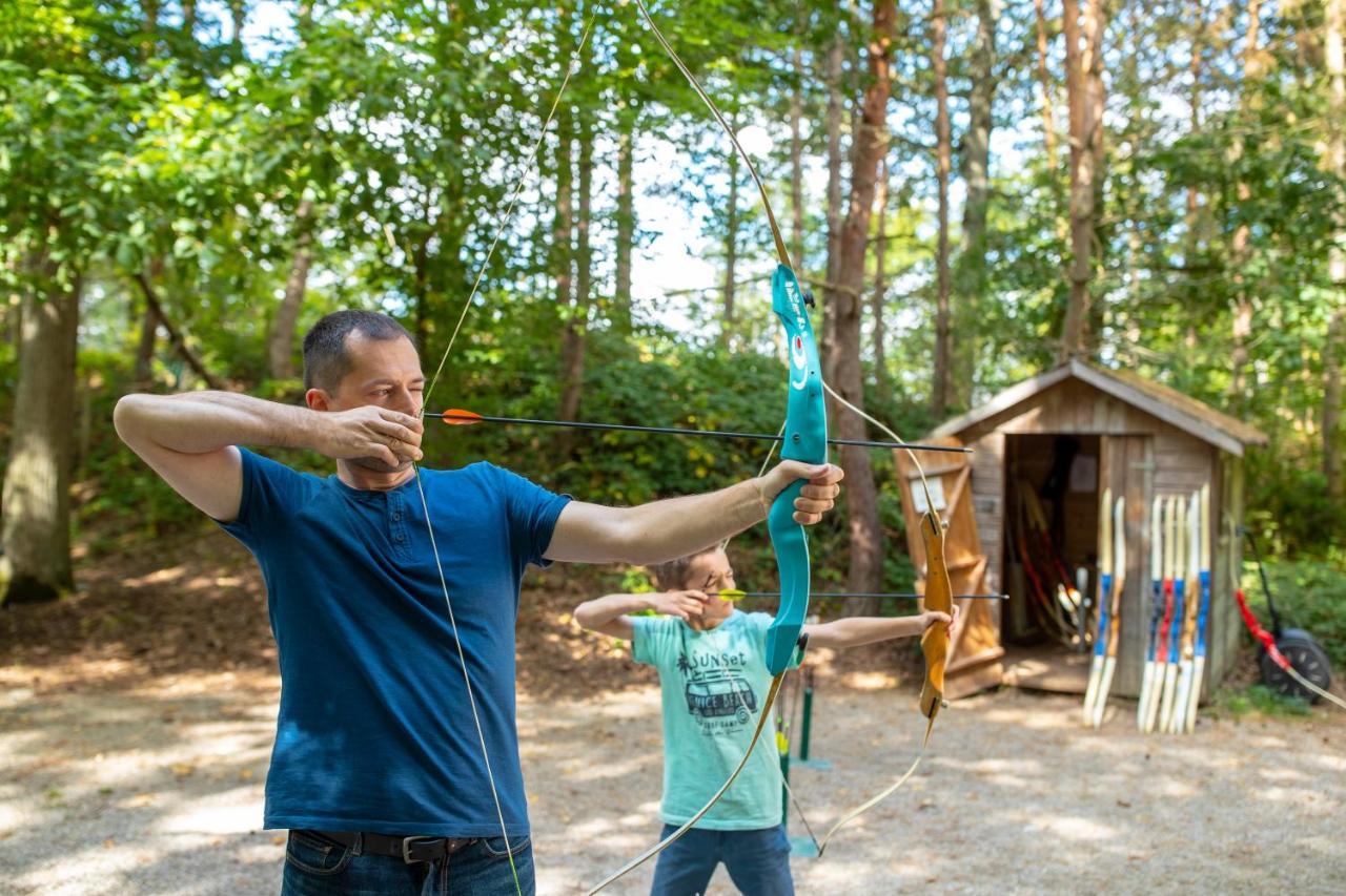 Отель Center Parcs Les Bois Francs Вернёй-сюр-Авр Экстерьер фото